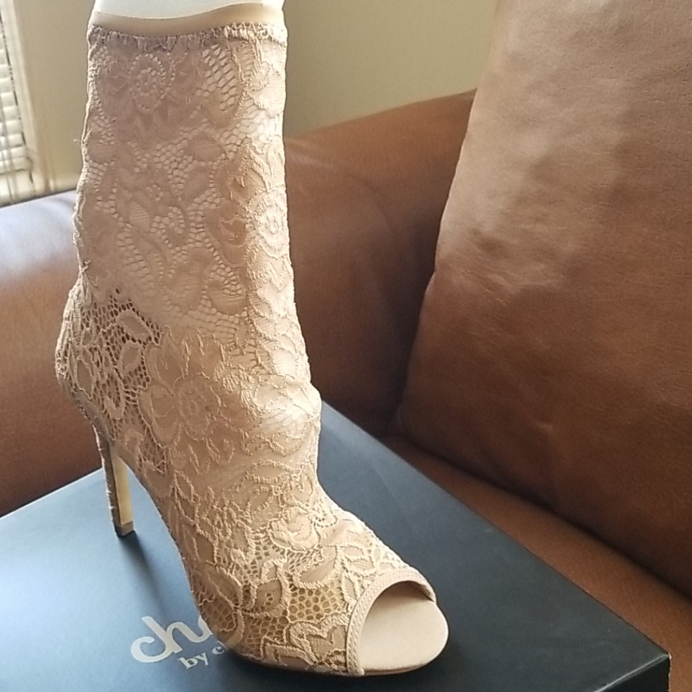 Charles David,Nude stretch lace shoes, size 9M